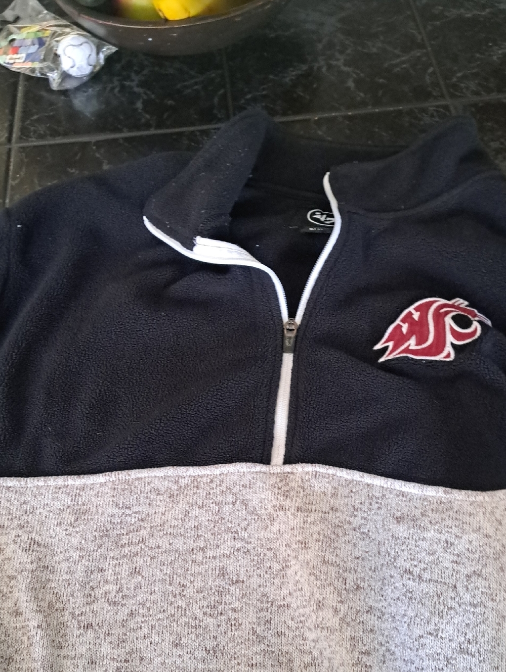 Black Pullover withWashington State Cougars football Logo